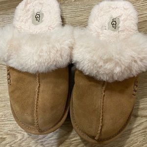 Ugg Girks K Cozy II slipper big kid size 3M